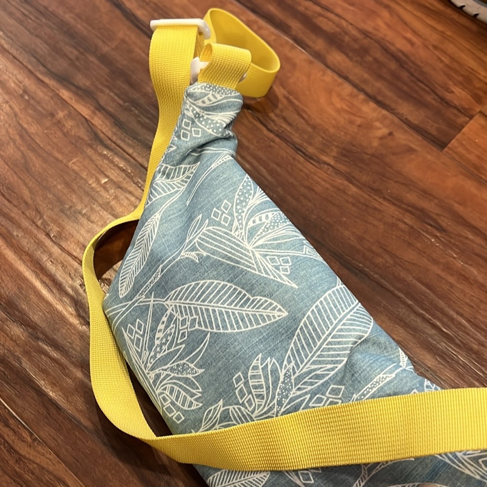 Jana Lam fanny pack - new💛🩵 - Picture 3 of 5